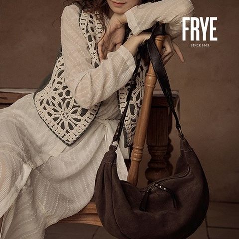 이태리직수입 25FW 하프문 스웨이드 숄더백