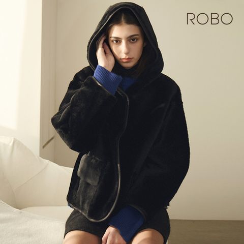 로보 25FW 리버시블 후드 숏 무스탕