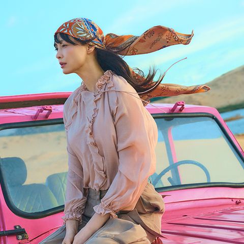 26SS 실루엣 러플 블라우스