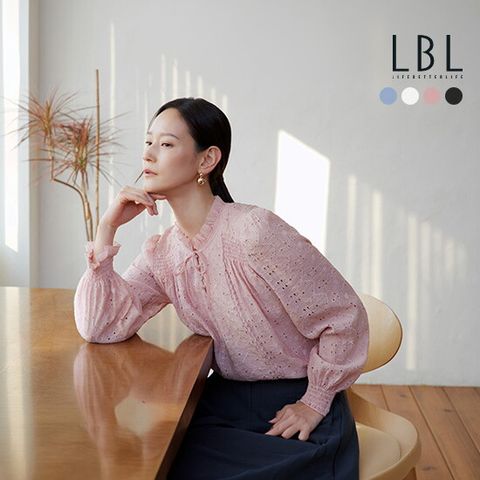 26SS 에뚜왈 플로럴 자수 블라우스