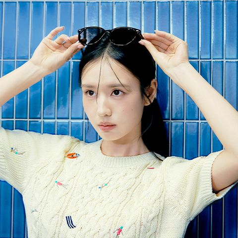 X요시고 26SS 홀리데이 자수 풀오버