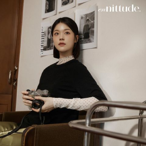 엔니튜드 26FW 도트 시어 니트 블라우스