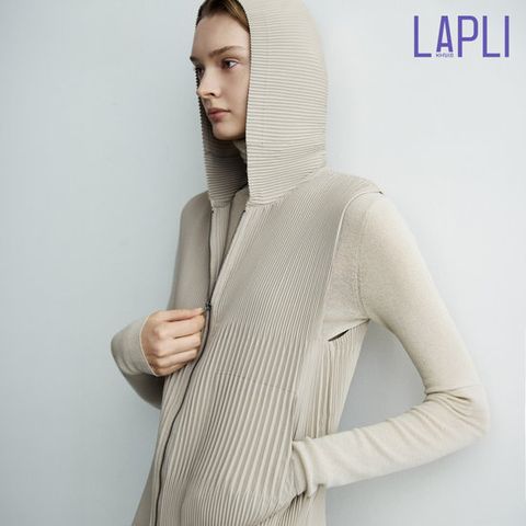 라플리 26FW 메모리 후드 베스트