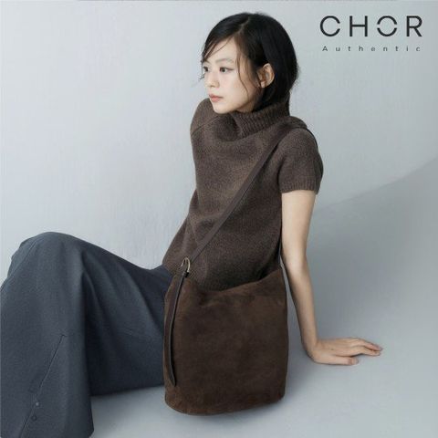 코어 어센틱 26FW 이태리 스웨이드 핸드백