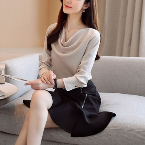 허그허그 / 드레이프 새틴 풀오버 블라우스