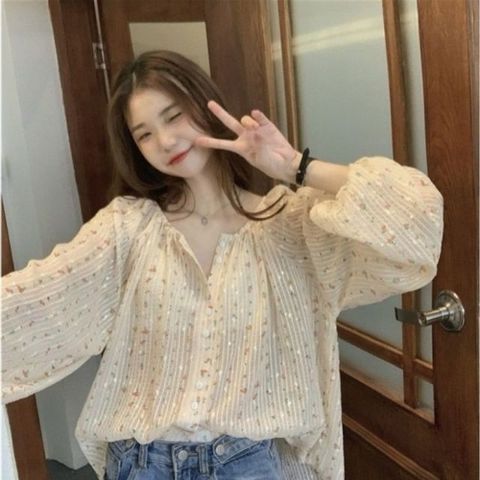 메이비굿 버튼 라운드넥 여자옷 블라우스 플라워 여성
