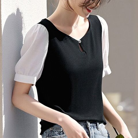 [클리어런스 세일] 라운드 원버튼넥 투톤 블라우스 24E6ABA3