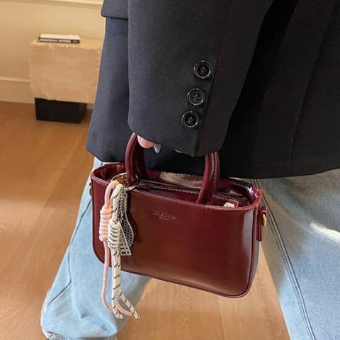 이쁘다 모그 레더 스퀘어 숄더백