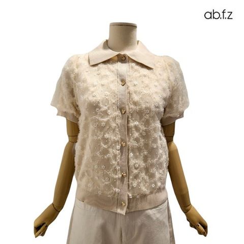 [ 롯데백화점 ][에이비에프지]레이스 레이어드 포인트 카라넥 반팔 니트 가디건 APZ2HY31D