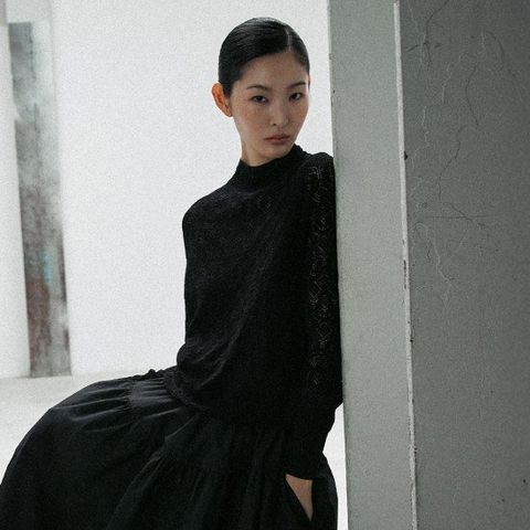 르네크루 25FW 크로쉐 블라우스 + 이너 SET