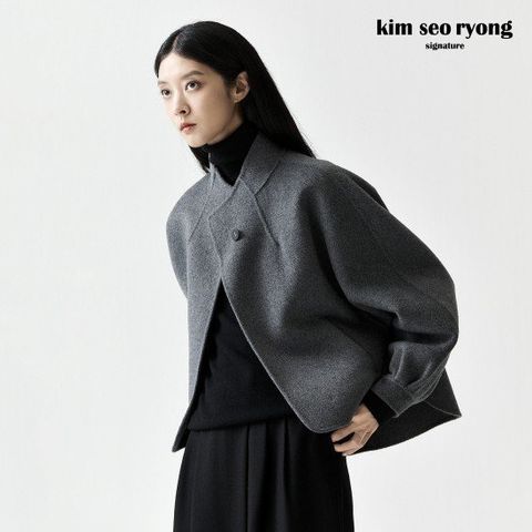 김서룡 25FW 시그니처 울 블렌드 핸드메이드 케이프 코트[런칭 가격139,900원]