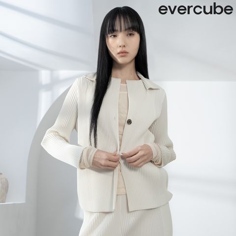 에바큐브 26SS 크리스탈플리츠 투버튼 자켓