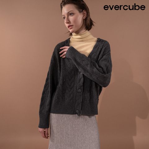 에바큐브 25FW 캐시미어 100 케이블 볼포인트 가디건