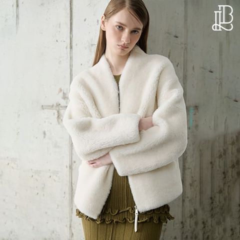 [방송에서만 10만원 세일]리오벨 26 FW 오픈넥 호주산 양모 하프 코트