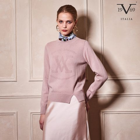 V19.69 Italia 25F/W 스텔라 글리터 빅심볼 울 니트탑