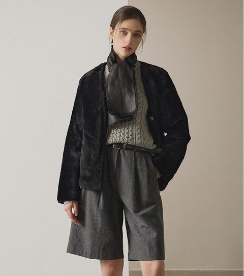 로보 V넥 머플러 무스탕