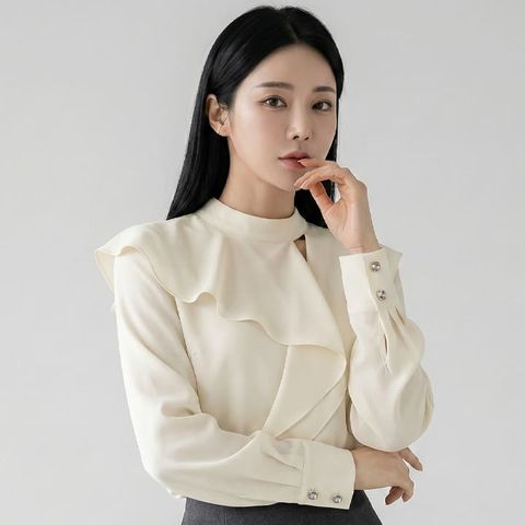 [르베리나] 언포 데일리 소프트 사선 프릴 블라우스