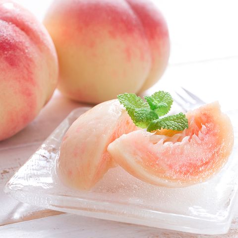 달달한 과즙이 가득한 백도복숭아 2kg
