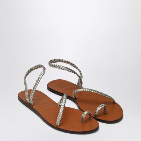 MANEBA­ Q4.4Y0LE/Q_MANEB-PB Platinum leather thong sandals with ring