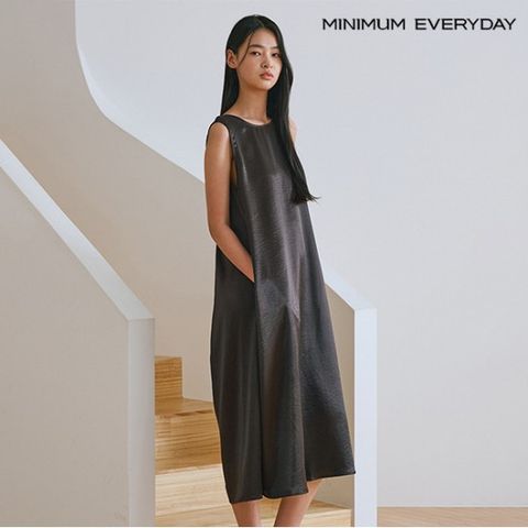 정상가:99,000원 ㅣ [미니멈 에브리데이]백 트임 플레어 새틴 원피스 (EB1OW006D)