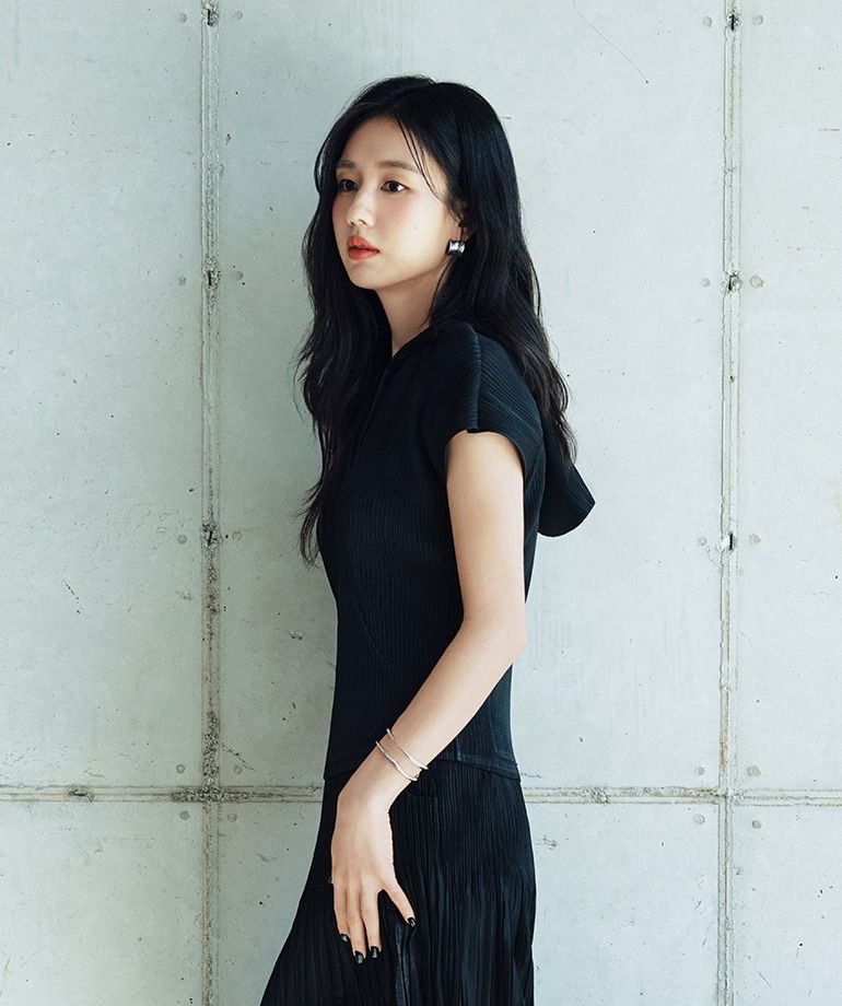 [최초가69,900]X요이츠 26SS 플리츠 후드 스트링 블라우스