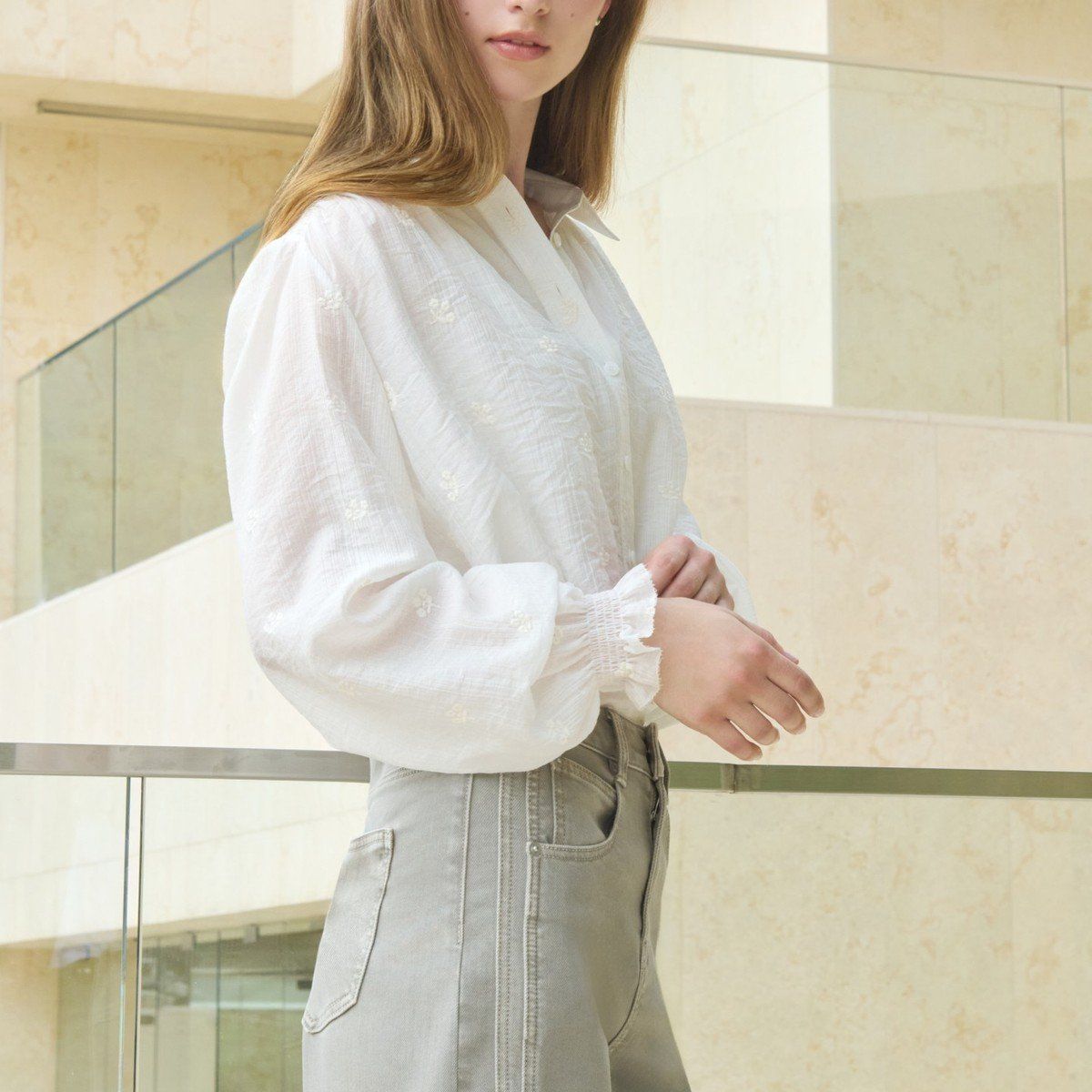 쏘내추럴 26FW 스모킹 자수 블라우스