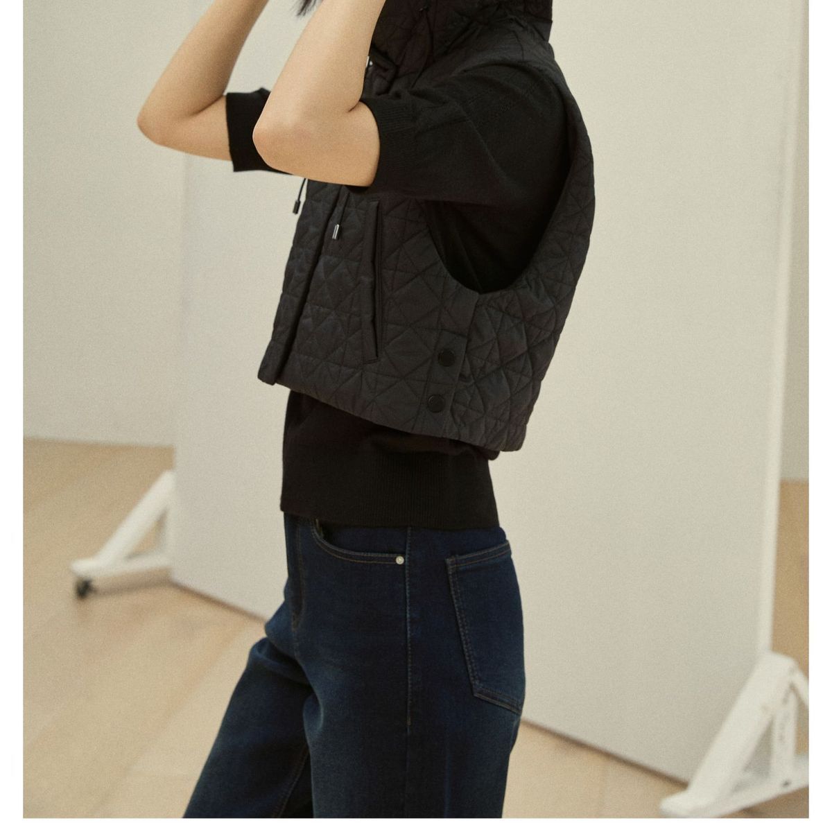 제이슨우 26FW Audrey 퀼팅 헝가리 구스다운 바라클라바 숏 베스트 _ (블랙 1 COLOR)