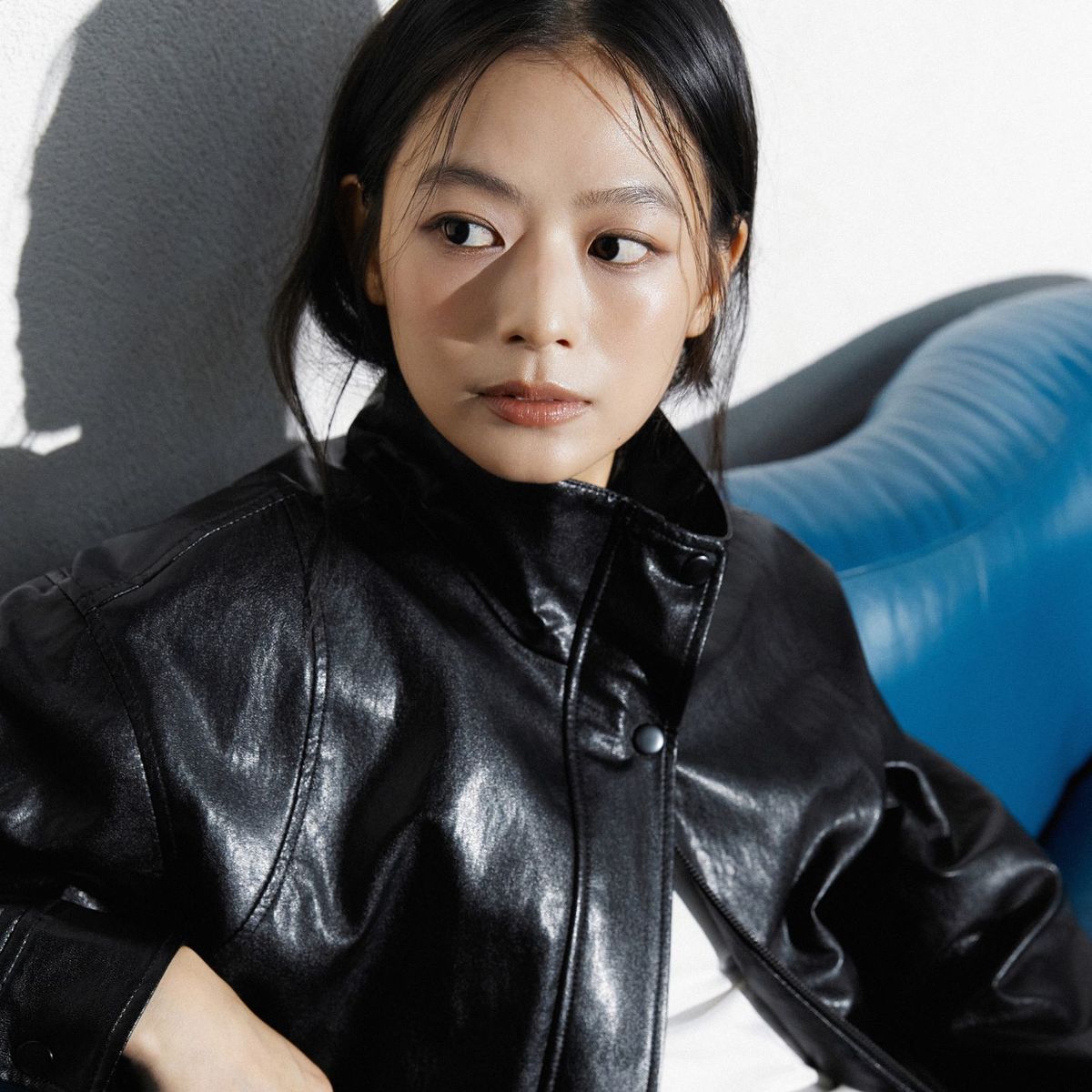 코어 어센틱 26FW 하이넥 FAUX 레더 블루종