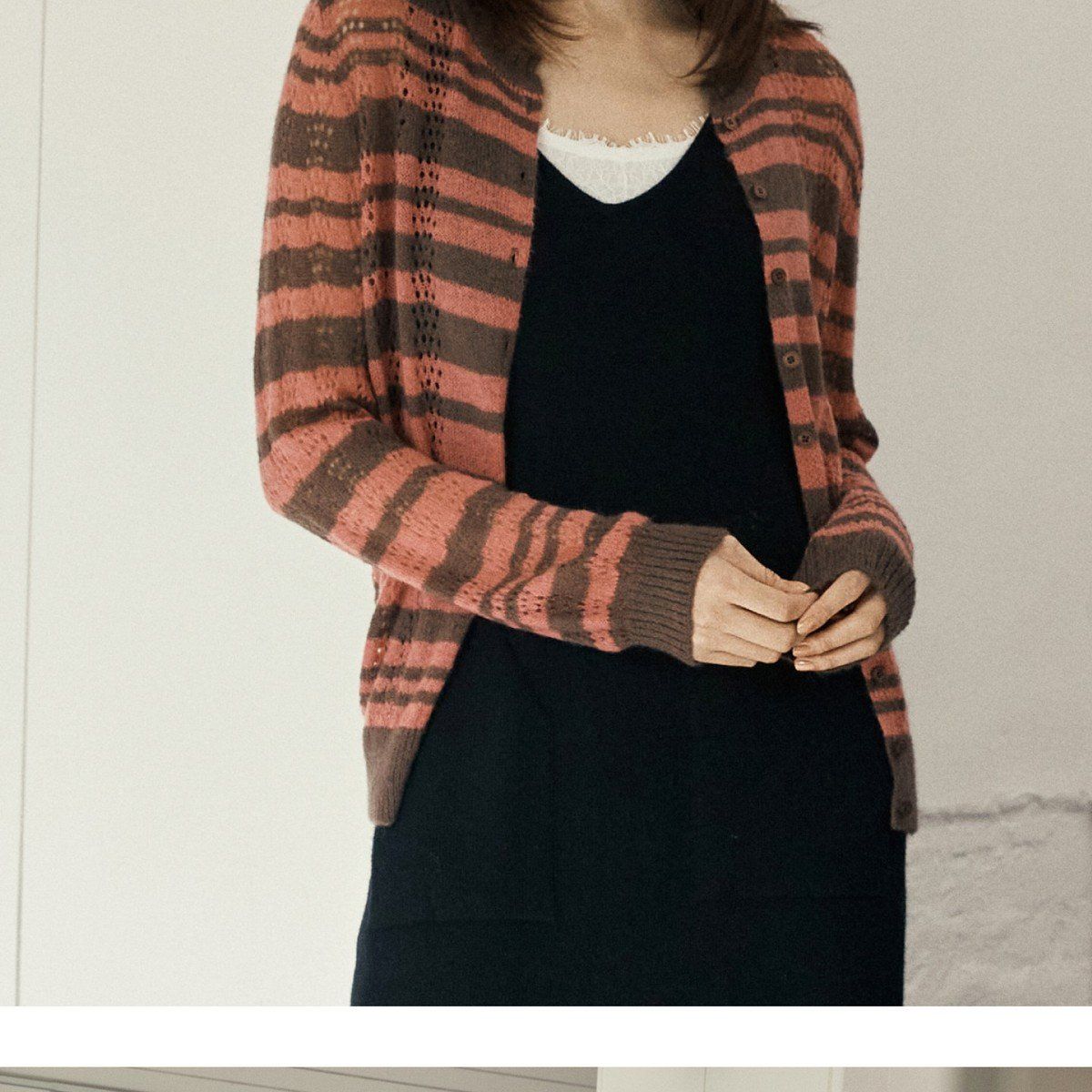 라삐아프 26FW 포인텔 시어 스트라이프 울 가디건 1종