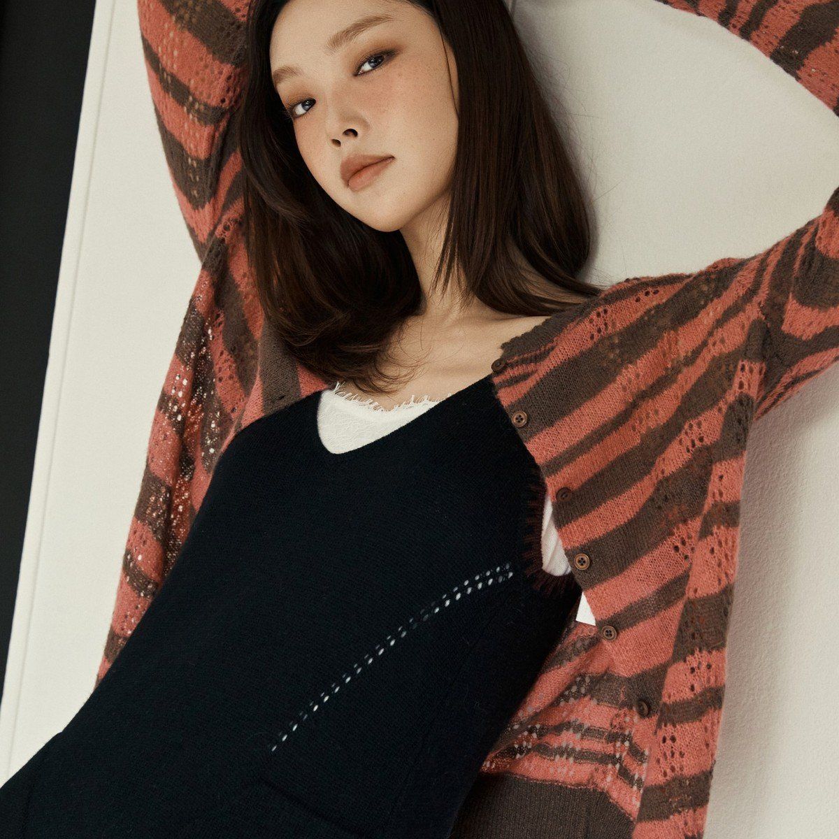 라삐아프 26FW 포인텔 시어 스트라이프 울 가디건 1종