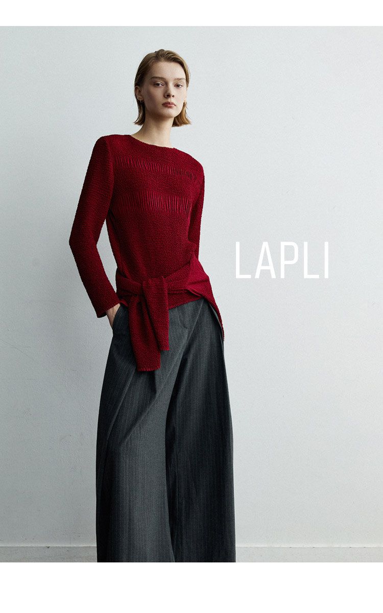 라플리 26FW 플로우 자수 블라우스