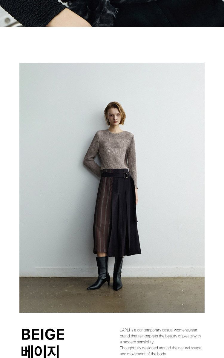 라플리 26FW 플로우 자수 블라우스